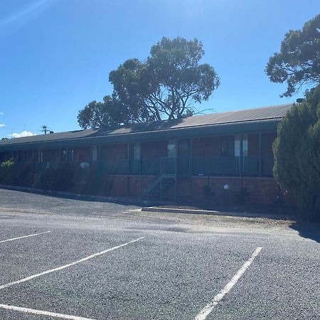 Deniliquin Country Club Motor Inn Exterior photo