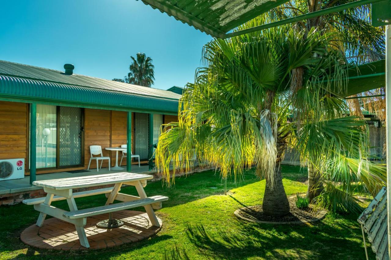 Deniliquin Country Club Motor Inn Exterior photo