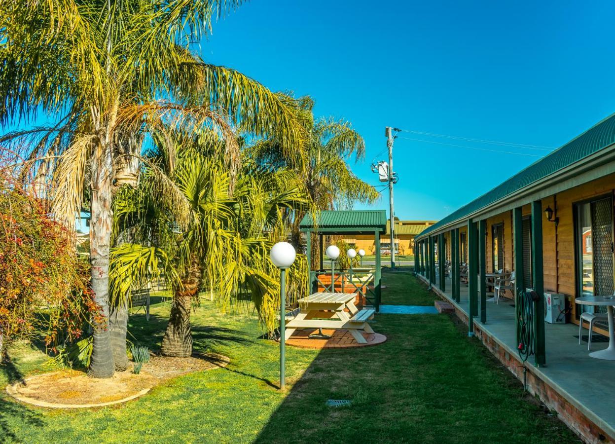 Deniliquin Country Club Motor Inn Exterior photo