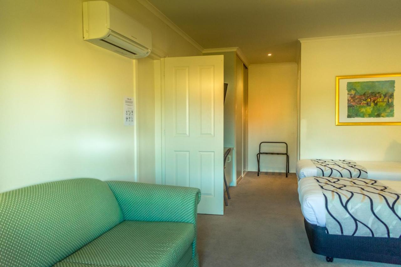 Deniliquin Country Club Motor Inn Exterior photo