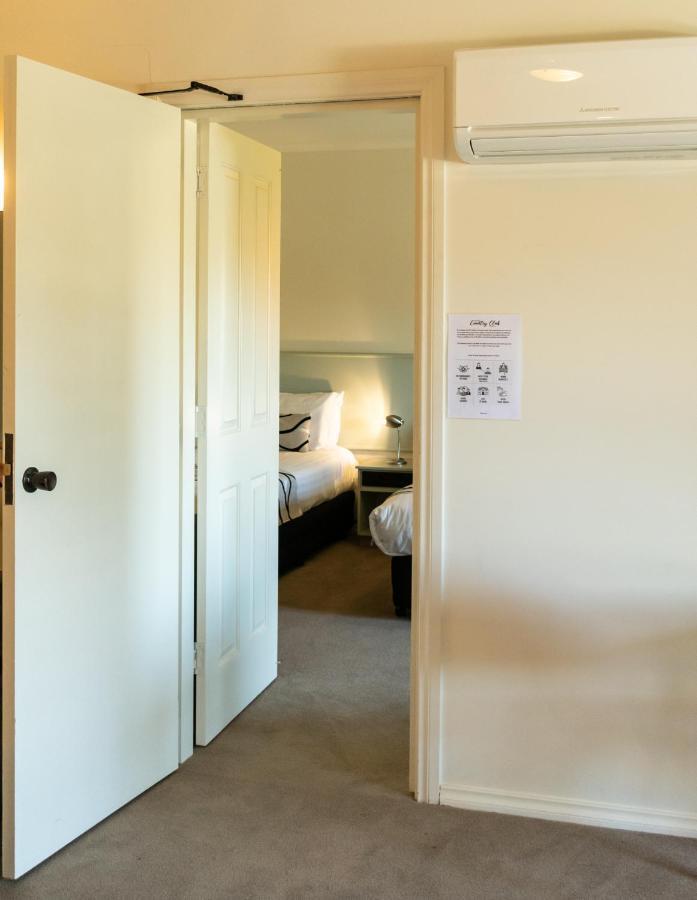 Deniliquin Country Club Motor Inn Exterior photo