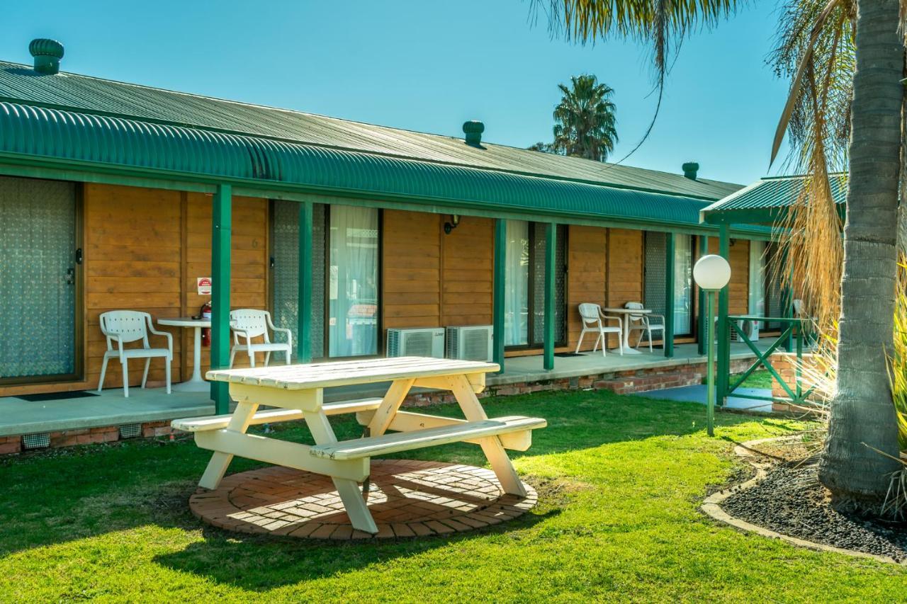 Deniliquin Country Club Motor Inn Exterior photo