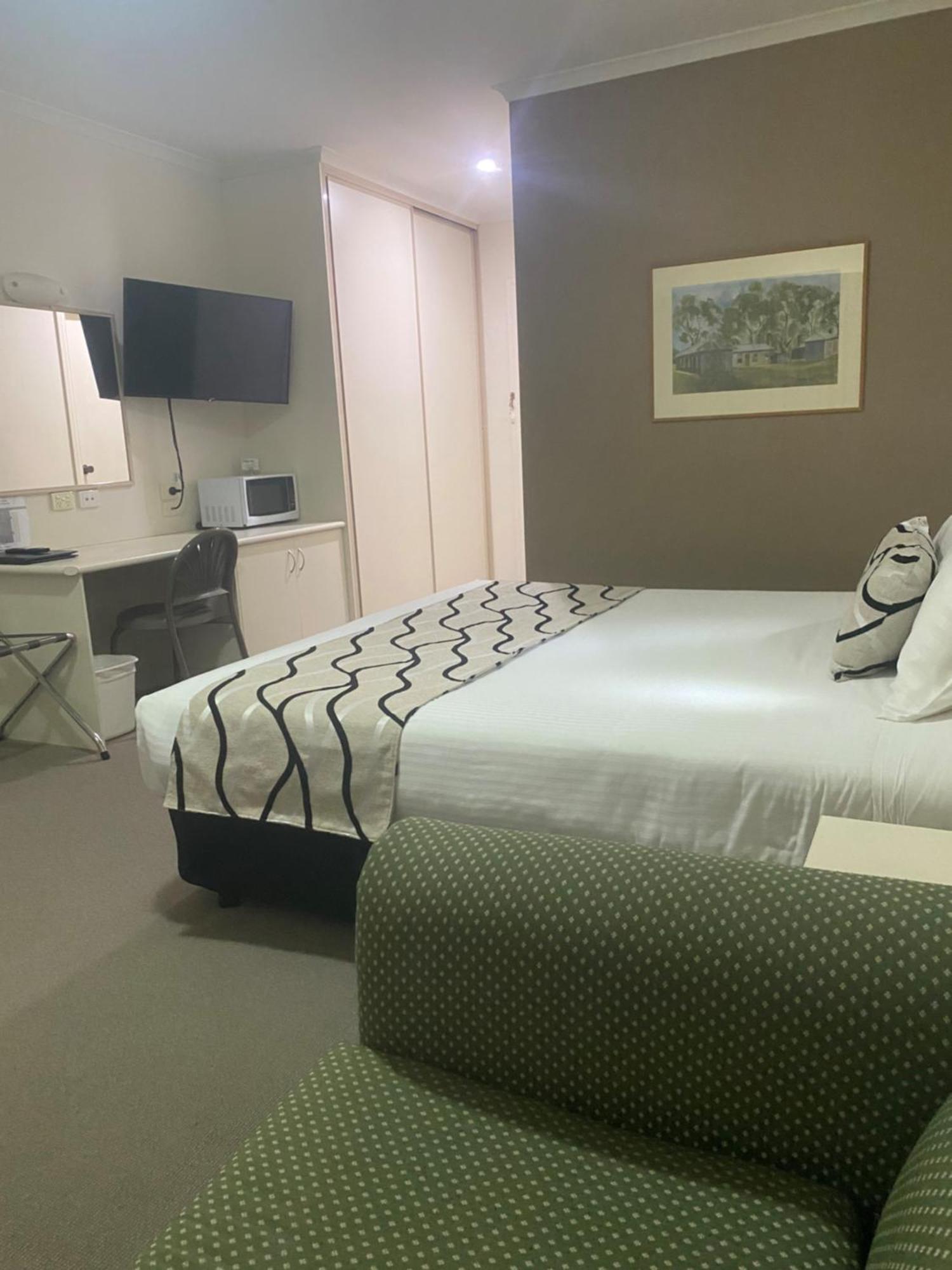 Deniliquin Country Club Motor Inn Exterior photo