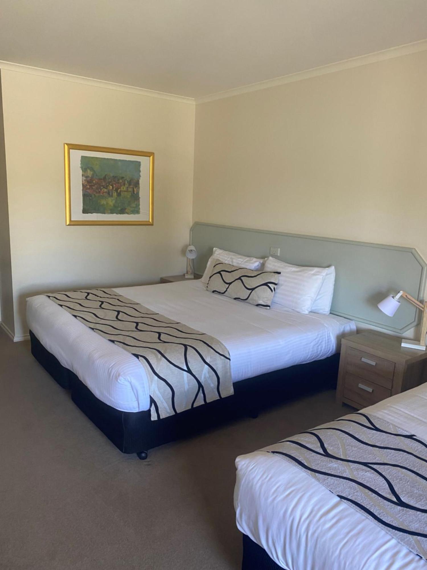 Deniliquin Country Club Motor Inn Exterior photo