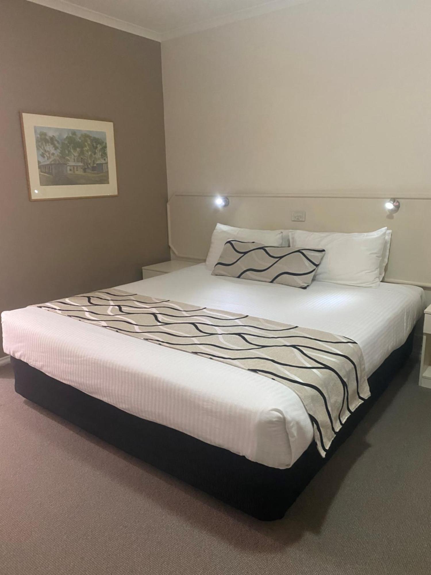 Deniliquin Country Club Motor Inn Exterior photo