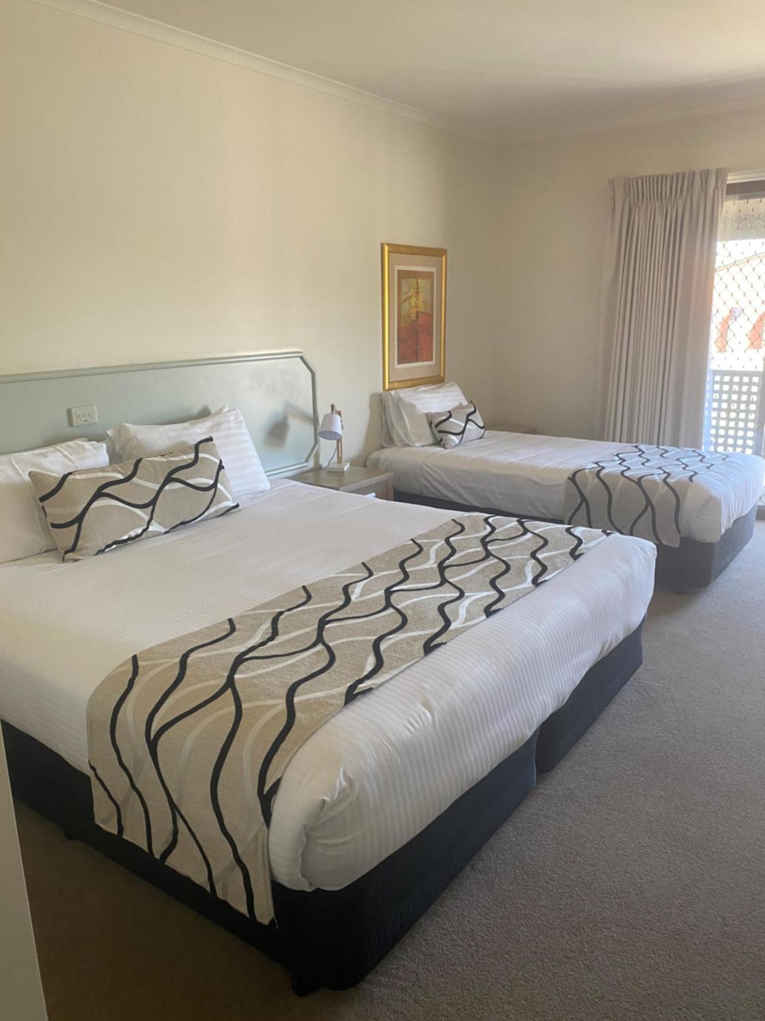 Deniliquin Country Club Motor Inn Exterior photo