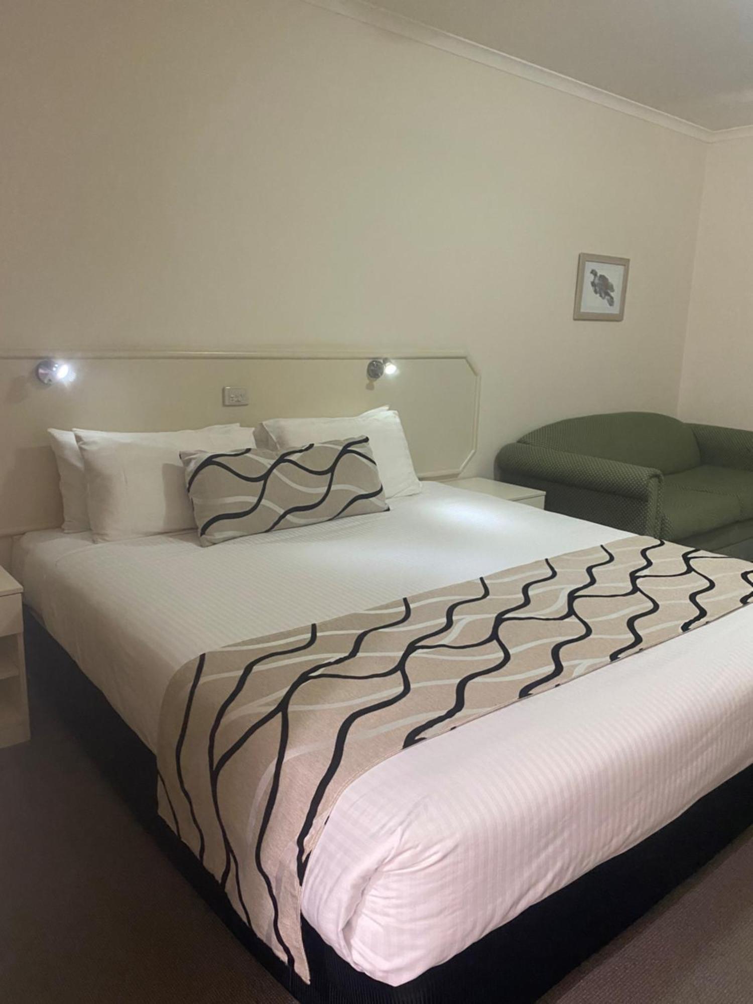Deniliquin Country Club Motor Inn Exterior photo