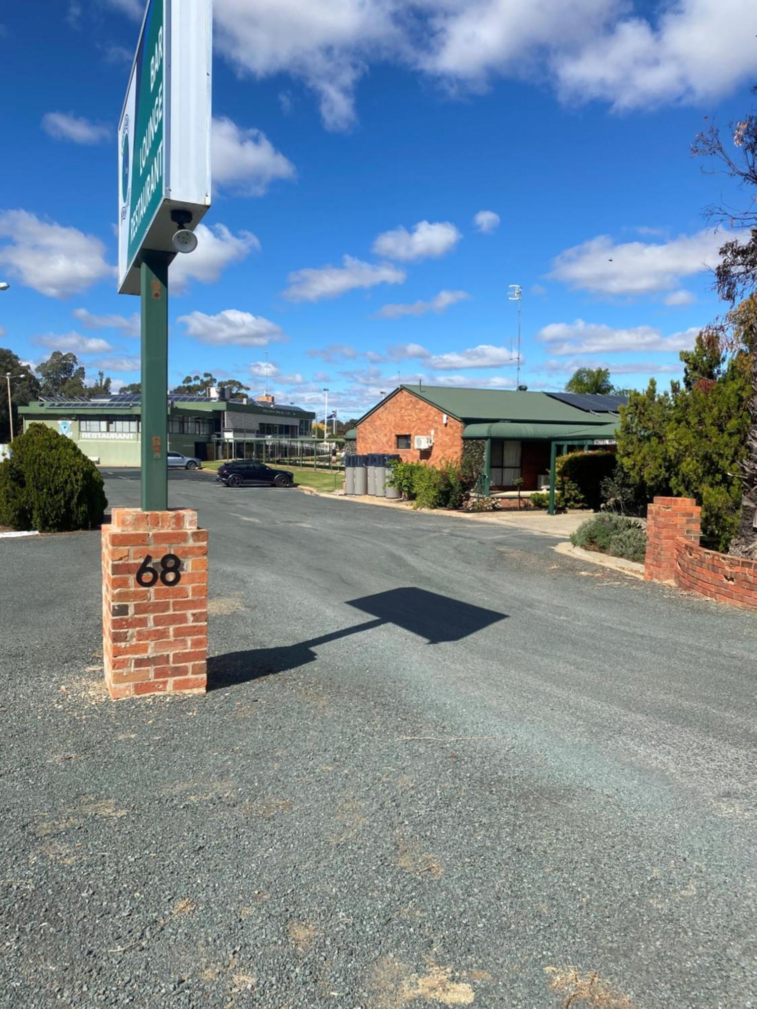 Deniliquin Country Club Motor Inn Exterior photo