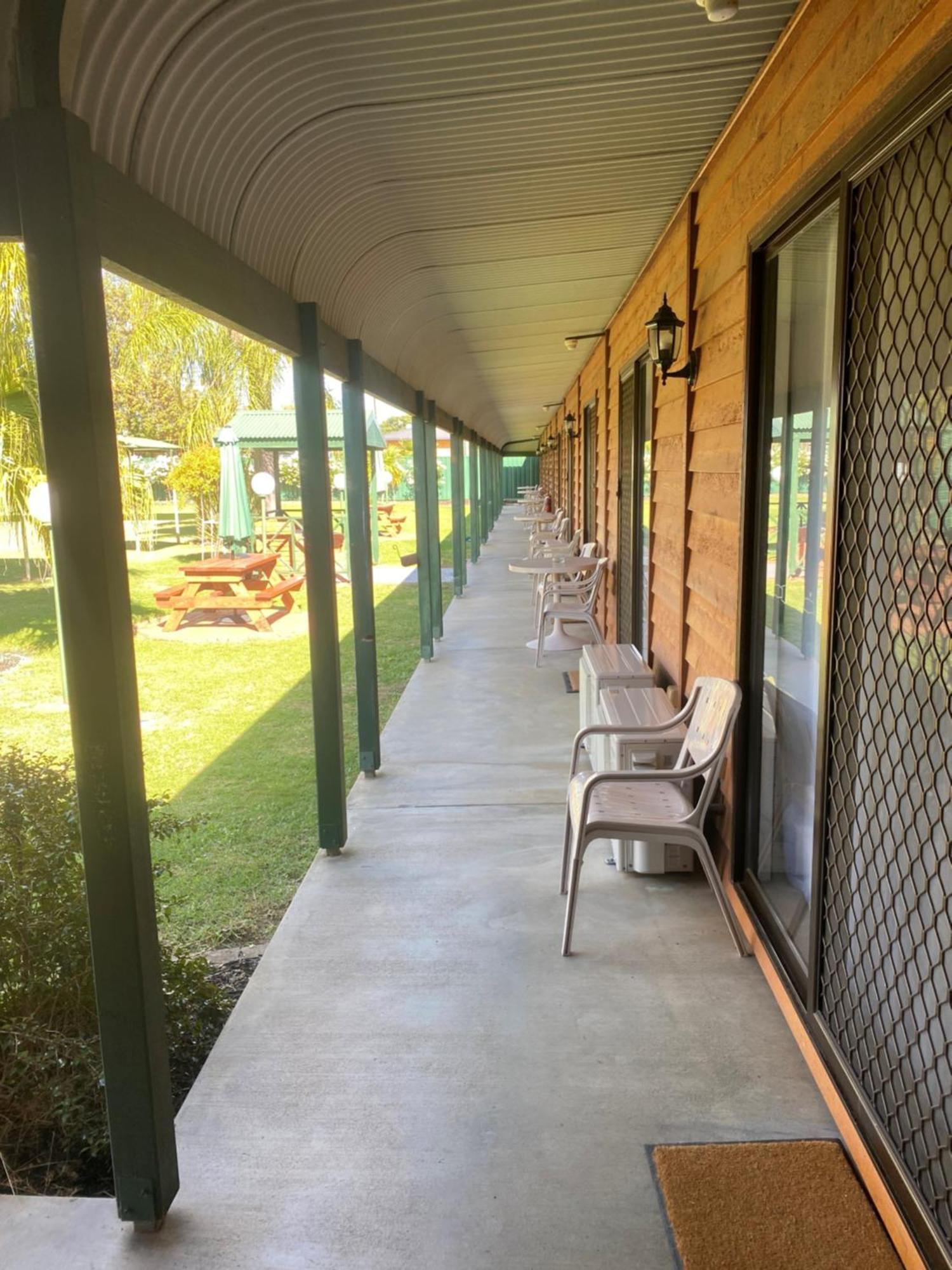 Deniliquin Country Club Motor Inn Exterior photo