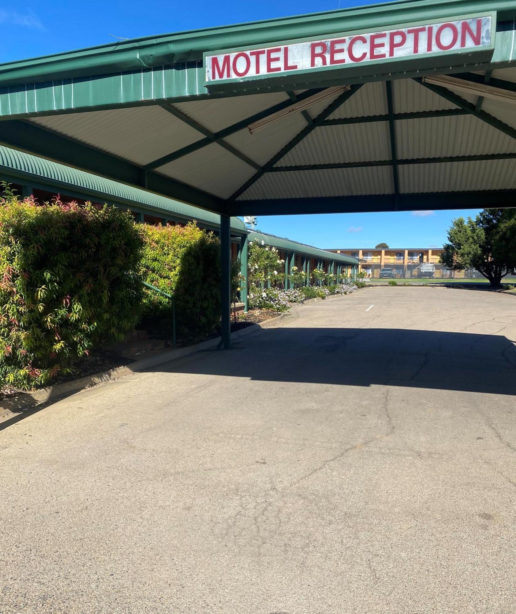 Deniliquin Country Club Motor Inn Exterior photo