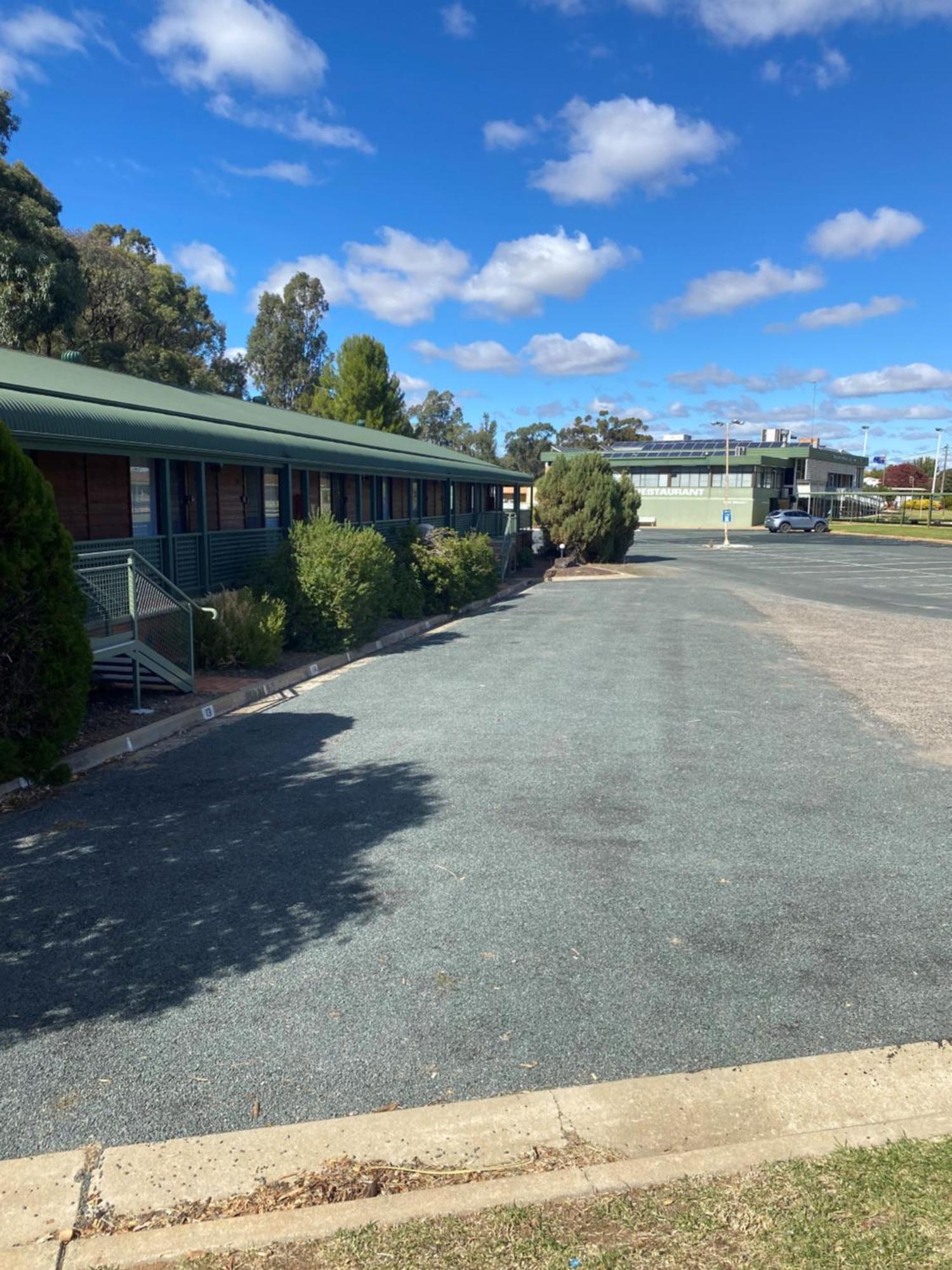 Deniliquin Country Club Motor Inn Exterior photo