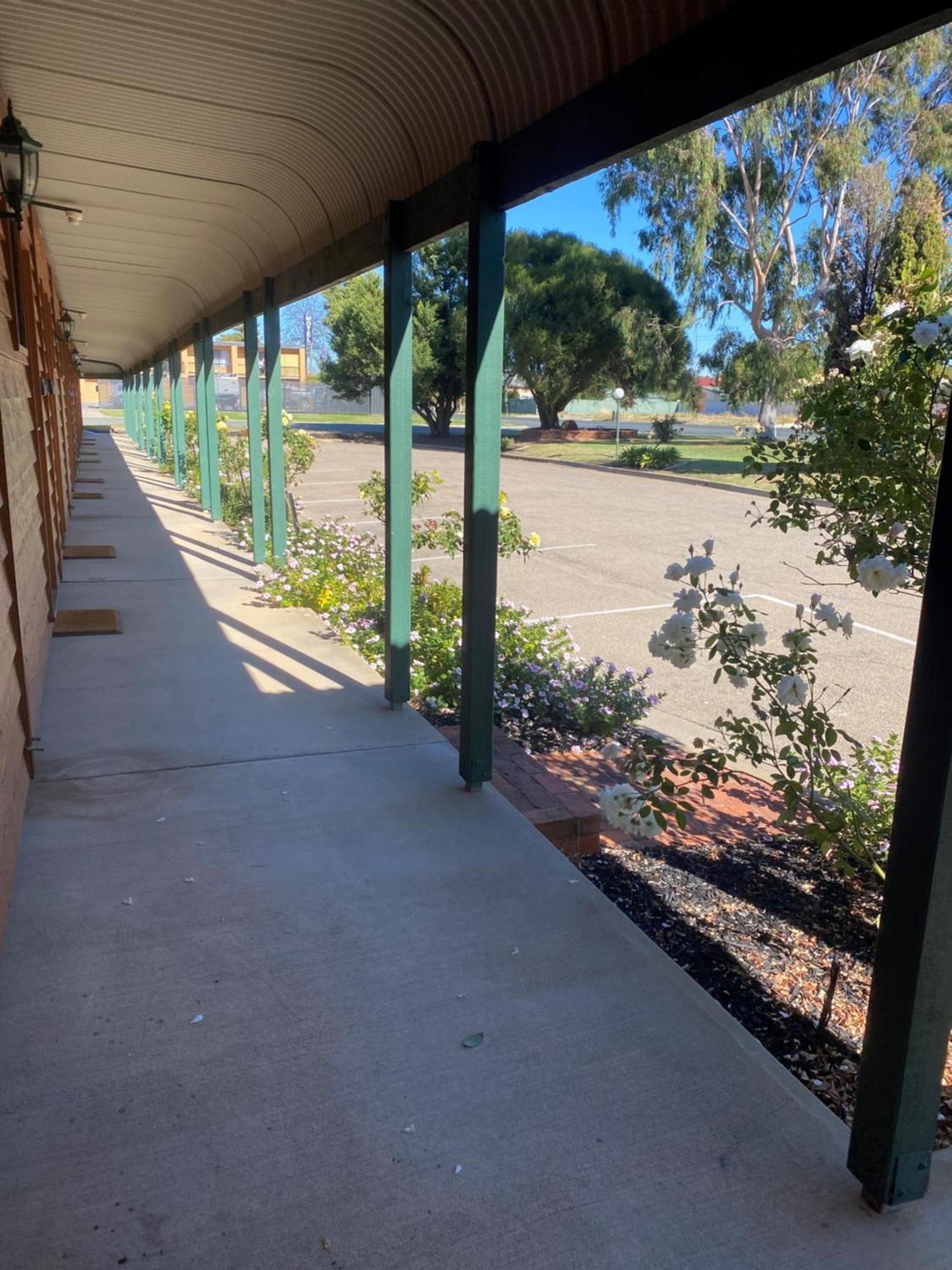 Deniliquin Country Club Motor Inn Exterior photo
