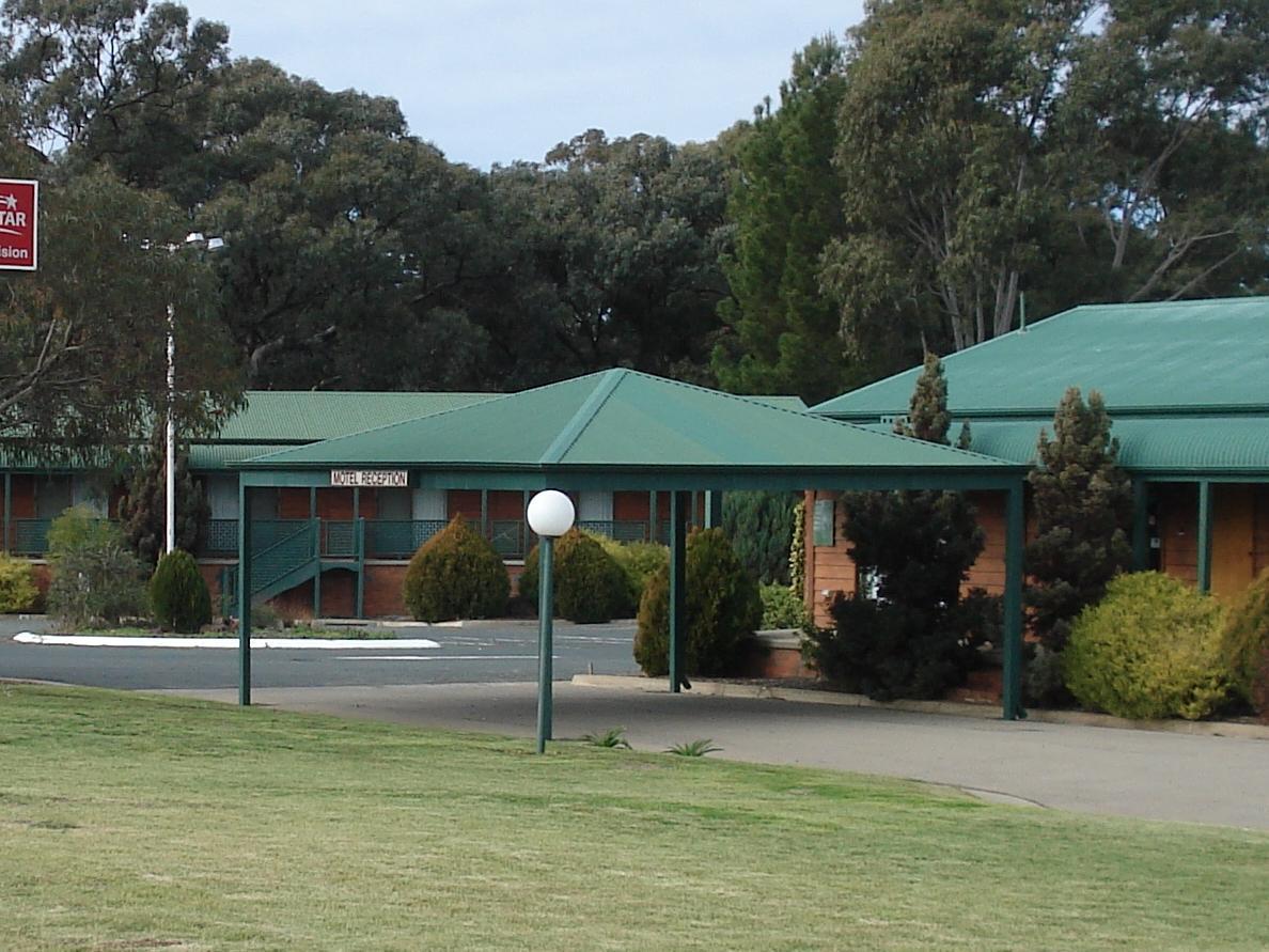 Deniliquin Country Club Motor Inn Exterior photo